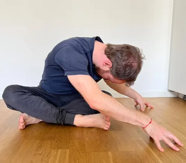 Sukhasana Twist (Easy-Seated Twist) is an Exercise to strengthen lower back