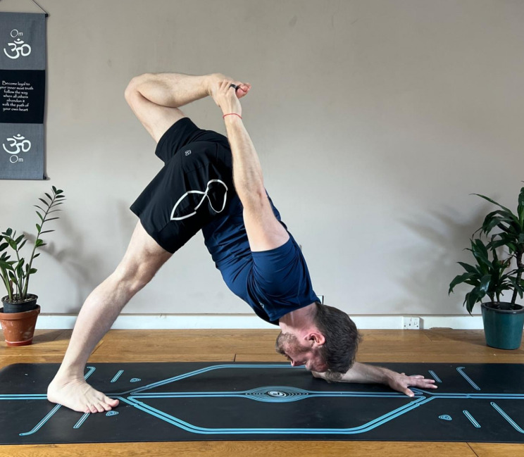 Dolphin Pose - Single-Arm / Single-Leg Bound