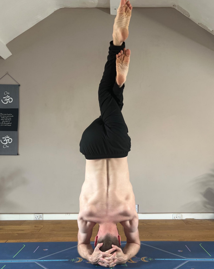 Sirsasana – Eagle Variation Sirsasana - Eagle Variation