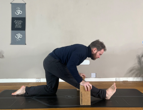 Ardha Hanumanasana